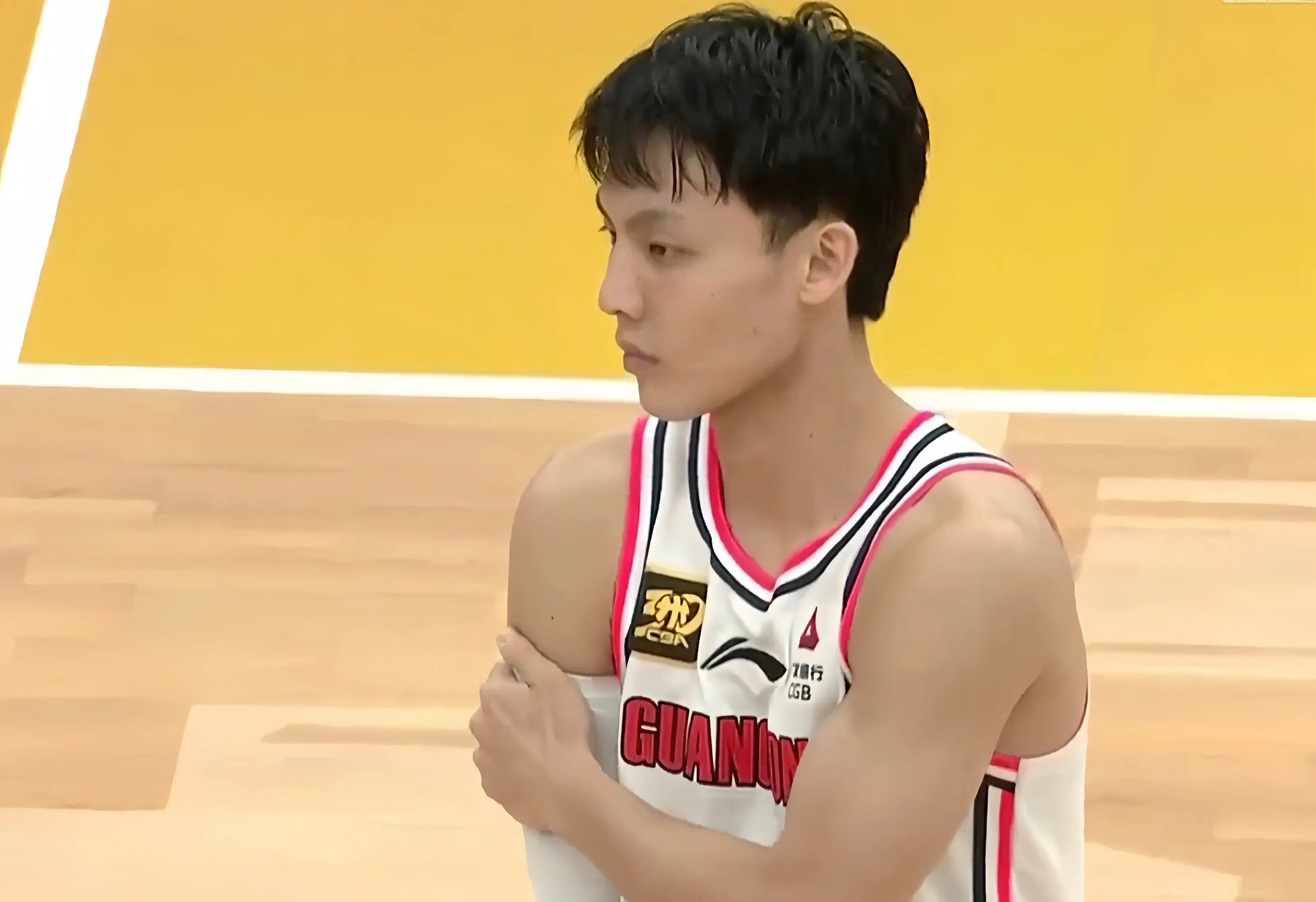 广东宏远发布备战花絮，窗口期单刀错失，NBA季后赛任务艰巨，数据趋势出现新变化的简单介绍