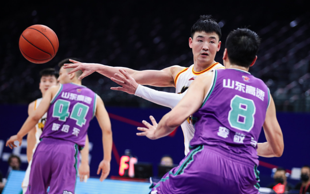 关于CBA季后赛冲刺阶段再迎强敌，瓦伦西亚强势反弹，主帅态度：悬念犹存，团队化学反应显著的信息